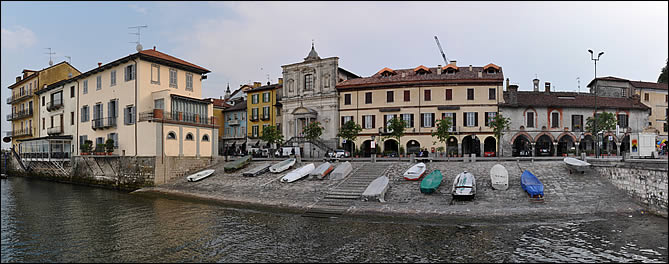 La piazza del Popolo d'Arona