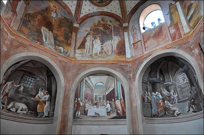 L'intérieur du baptistère de Baveno