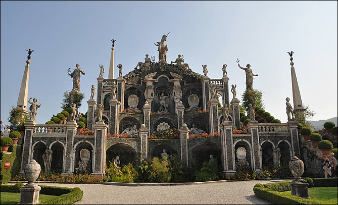 La fontaine principale des jardins