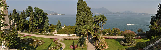 Vue sur le jardin et le lac d'Isola Bella