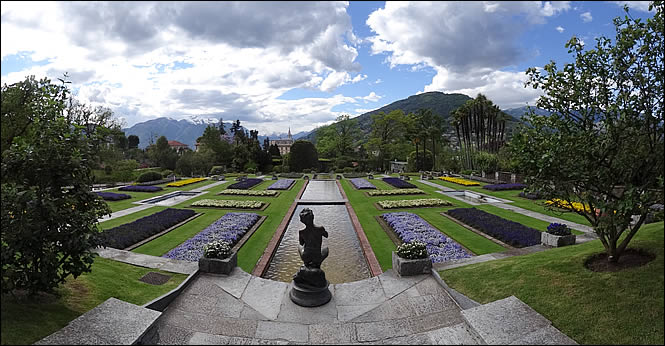 Vue du jardin de la villa Taranto