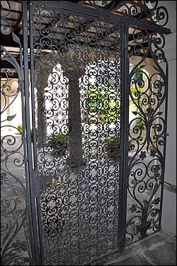 Grille en fer forgé à Orta