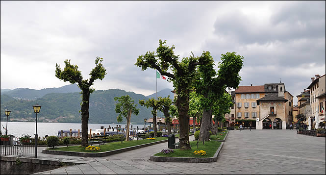 Vue des embarcadères de la piazza Motta