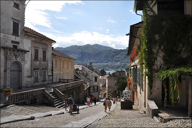 La via Albertoletti d'Orta