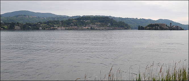 Vue d'Orta et de l'île San Giulio depuis Pella