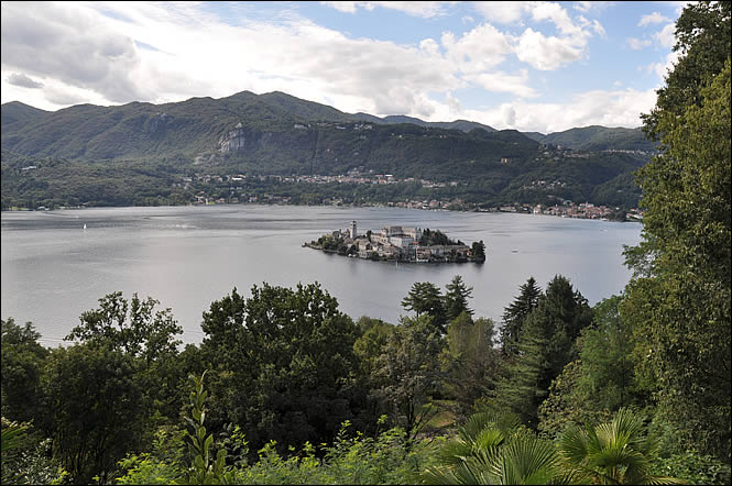 Vue sur le lac d'Orta depuis le Mont Sacré