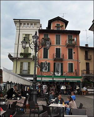 Une place à Stresa